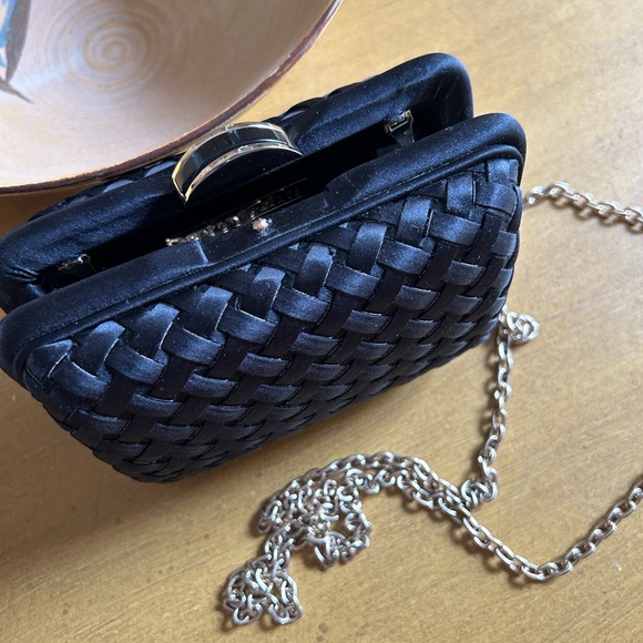 Sondra Robert’s satin woven box clutch hidden chain. Art deco closure 6x5” - Picture 1 of 6